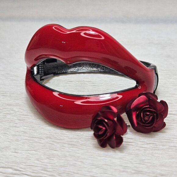 Rare Kirna Zabete Target Red Enamel Lips Hinged Bracelet & Rose Stud Earrings - Picture 6 of 7